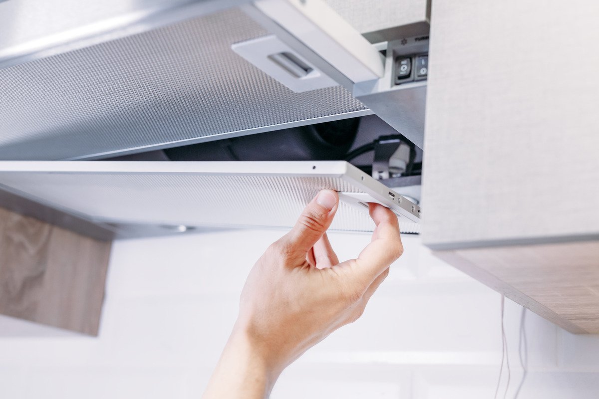 How to clean a kitchen exhaust fan