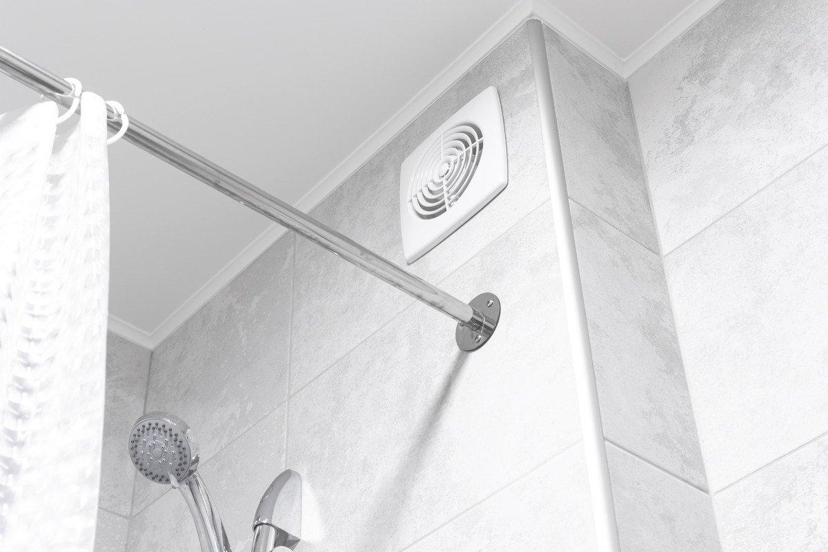 how to clean a bathroom fan