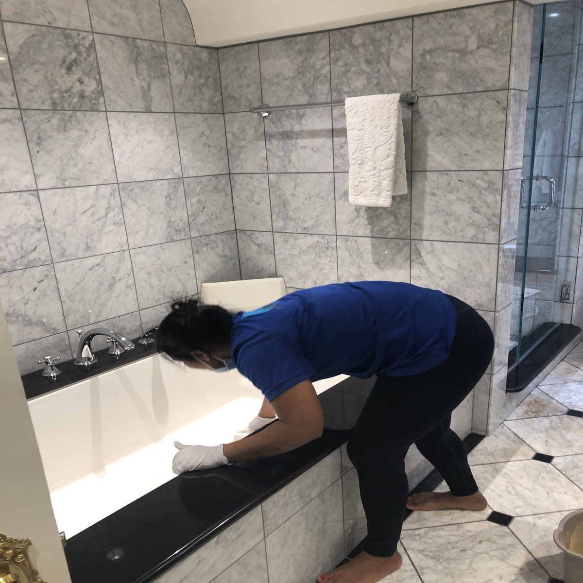 How to Clean a Bathtub