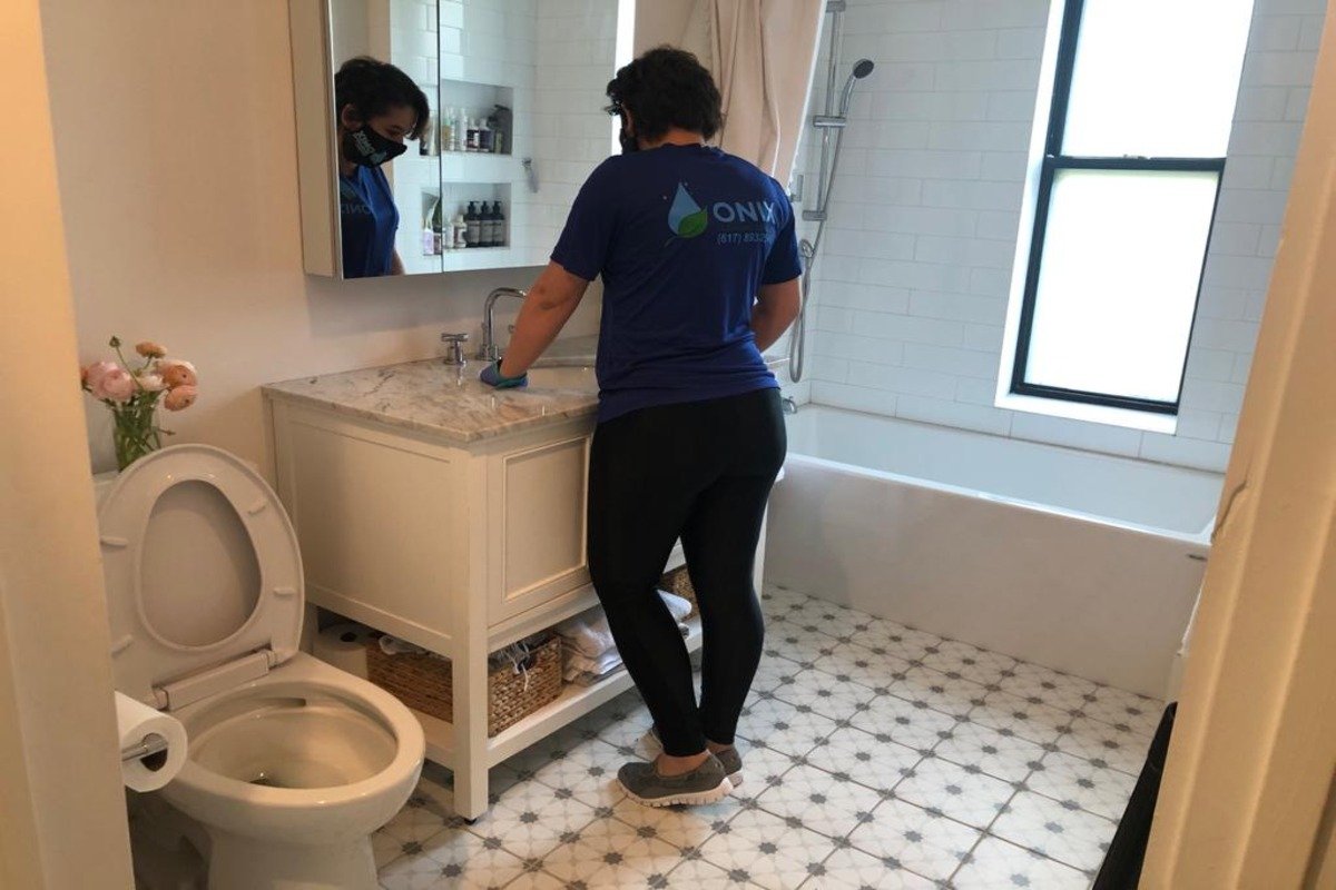 How to Clean a Bathroom Sink